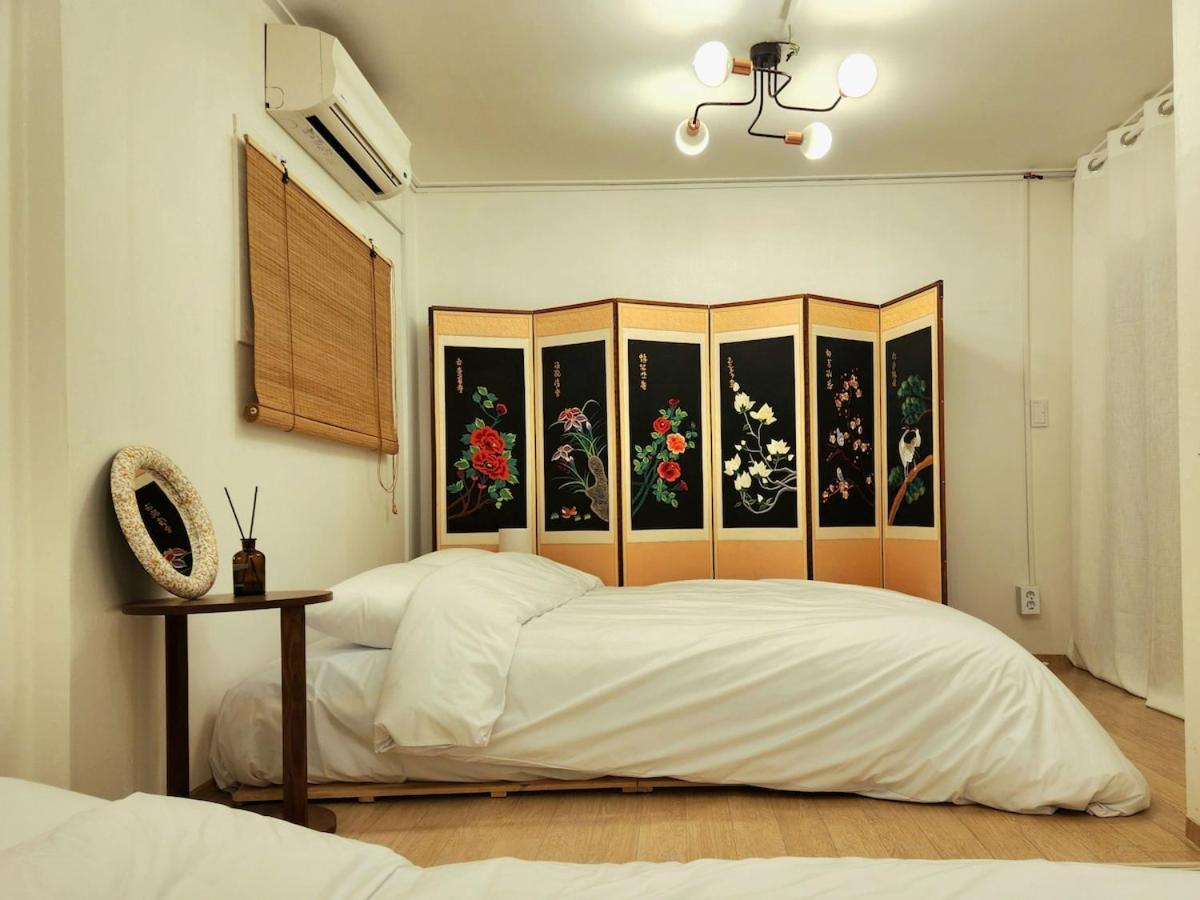 Byulbam - 5mins To Hyochang Park Station Apartment *